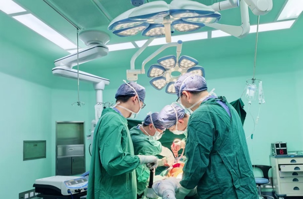 【春节我在岗】策马扬鞭守安康！致敬每一位坚守“医”线的您